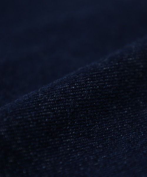 ATELANE(アテレーン)の「ATELANE / 11.5oz デニム トラッカージャケット(デニムジャケット・メンズ・ブラック/ネイビー/アイボリー・L/M)」の13枚目の写真