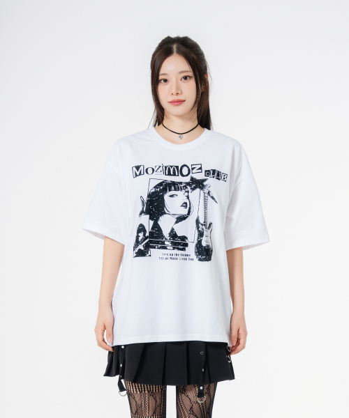 MOZMOZ(モズモズ)の「コミックガール オーバーサイズ 半袖Tシャツ ホワイト(Tシャツ/カットソー・レディース・その他・XXL/XL/M)」の3枚目の写真
