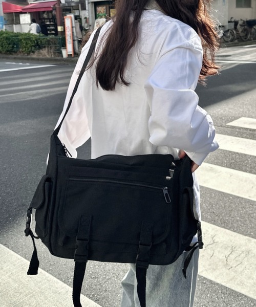 CLEA（クレア）の「【A4サイズ対応】3ポケットキャンバスショルダーバッグ（バックパック/リュック・レディース・ブラック/ホワイト・FREE）」の16枚目の写真