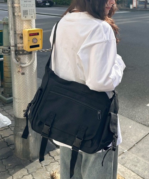 CLEA（クレア）の「【A4サイズ対応】3ポケットキャンバスショルダーバッグ（バックパック/リュック・レディース・ブラック/ホワイト・FREE）」の19枚目の写真