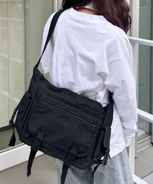 CLEA（クレア）の「【A4サイズ対応】3ポケットキャンバスショルダーバッグ（バックパック/リュック・レディース・ブラック/ホワイト・FREE）」の20枚目の写真