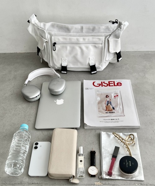 CLEA（クレア）の「【A4サイズ対応】3ポケットキャンバスショルダーバッグ（バックパック/リュック・レディース・ブラック/ホワイト・FREE）」の6枚目の写真