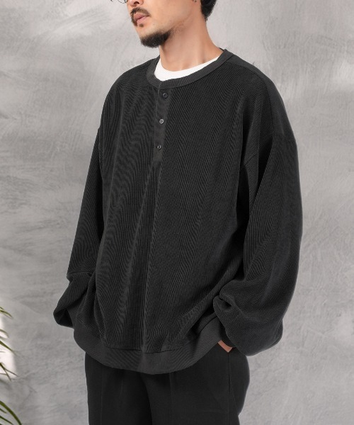 revertical(リバーティカル)の「revertical(リバーティカル)コーデュロイヘンリーネックロンT(Tシャツ/カットソー・メンズ・グレイッシュベージュ/ワイン/チャコール/ネイビー・L/M)」の3枚目の写真