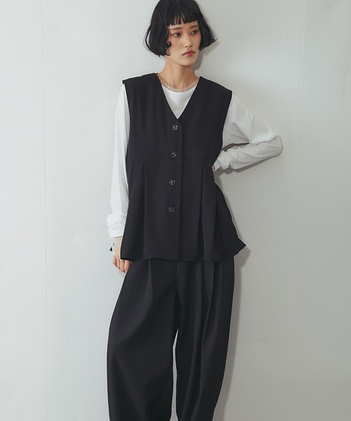 ANOTHER S（アナザーエス）の「【セットアップ対応】タック入りジレベスト（スーツベスト・レディース・ブラック/グレー/グレイッシュベージュ・FREE）」の4枚目の写真