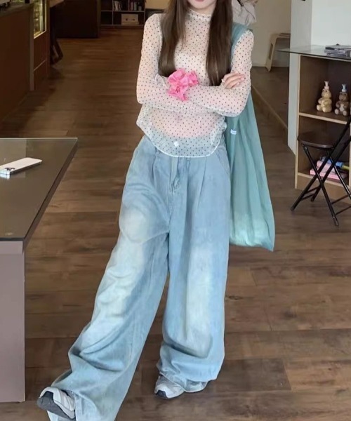 LADY LIKE(レディライク)の「【春夏新作】プチハイネックシアートップス(Tシャツ/カットソー・レディース・アイボリー/ブルーグレー/ホワイト×ブラック・M)」の6枚目の写真