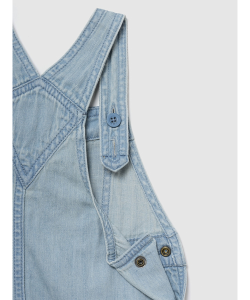 GAP(ギャップ)の「デニムショートオール (ベビー)(サロペット/オーバーオール・キッズ・インディゴブルー・90cm/80cm/70cm/60cm)」の3枚目の写真