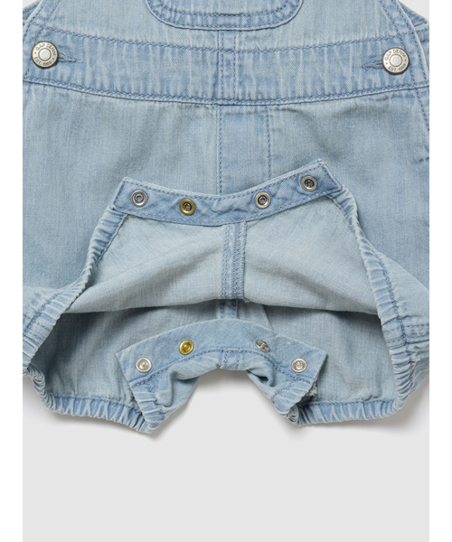GAP(ギャップ)の「デニムショートオール (ベビー)(サロペット/オーバーオール・キッズ・インディゴブルー・90cm/80cm/70cm/60cm)」の4枚目の写真