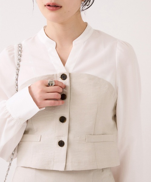 VIS（ビス）の「美easy前開きビスチェドッキングシャツ/イージーケア・接触冷感・セットアップ対応（シャツ/ブラウス・レディース・ブラック/キナリ/グレー・FREE）」の2枚目の写真