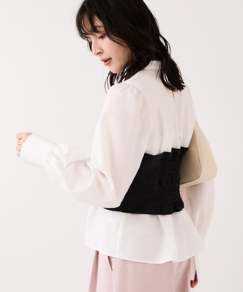 VIS（ビス）の「美easy前開きビスチェドッキングシャツ/イージーケア・接触冷感・セットアップ対応（シャツ/ブラウス・レディース・ブラック/キナリ/グレー・FREE）」の6枚目の写真