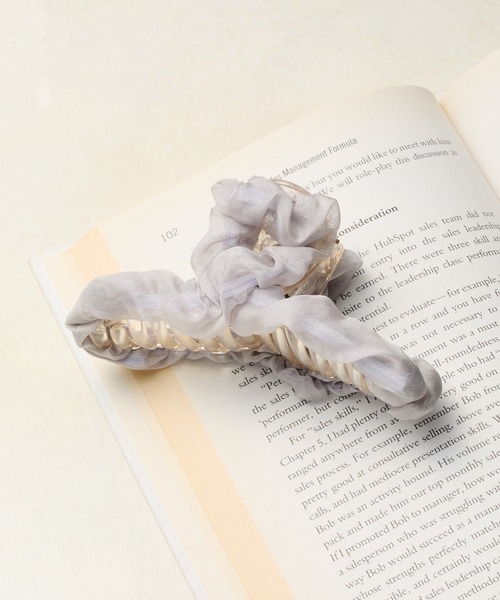 COLONY 2139(コロニートゥーワンスリーナイン)の「シアーシフォンバンスクリップ(バレッタ/ヘアクリップ・レディース・サックスブルー/ブラック/ベージュ・FREE)」の1枚目の写真