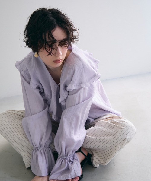 Trish（トリッシュ）の「ラッフルカラーフリルブラウス（シャツ/ブラウス・レディース・ブラック/ベージュ/ブラウン/ホワイト/ブルー・MEDIUM）」の18枚目の写真