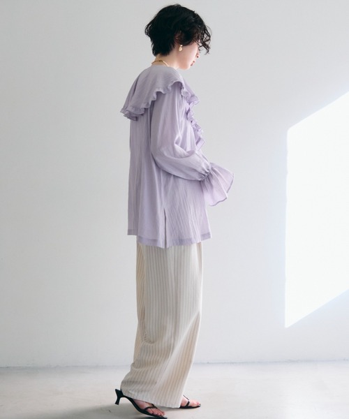 Trish（トリッシュ）の「ラッフルカラーフリルブラウス（シャツ/ブラウス・レディース・ブラック/ベージュ/ブラウン/ホワイト/ブルー・MEDIUM）」の17枚目の写真