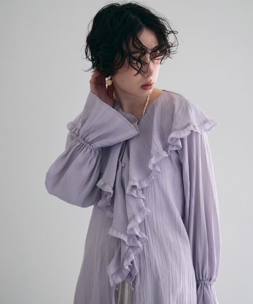 Trish（トリッシュ）の「ラッフルカラーフリルブラウス（シャツ/ブラウス・レディース・ブラック/ベージュ/ブラウン/ホワイト/ブルー・MEDIUM）」の22枚目の写真