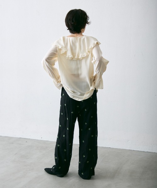 Trish（トリッシュ）の「ラッフルカラーフリルブラウス（シャツ/ブラウス・レディース・ブラック/ベージュ/ブラウン/ホワイト/ブルー・MEDIUM）」の8枚目の写真