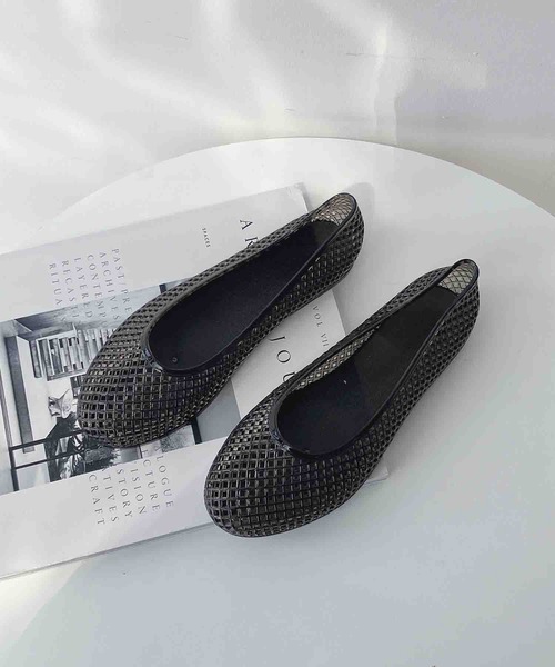 AS KNOW AS plus（アズノゥアズプラス）の「クリアメッシュフラットパンプス（パンプス・レディース・ブラック/ホワイト/ネイビー/グレー・L/M）」の2枚目の写真