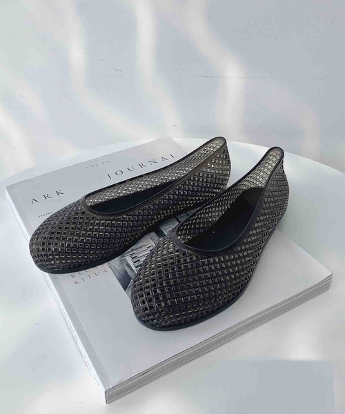 AS KNOW AS plus（アズノゥアズプラス）の「クリアメッシュフラットパンプス（パンプス・レディース・ブラック/ホワイト/ネイビー/グレー・L/M）」の20枚目の写真