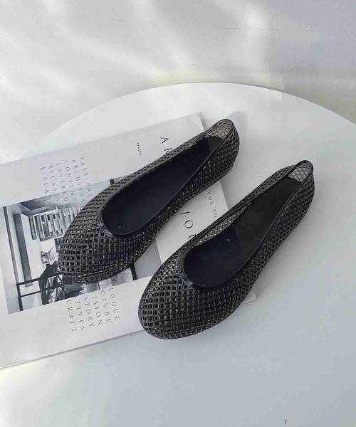 AS KNOW AS plus（アズノゥアズプラス）の「クリアメッシュフラットパンプス（パンプス・レディース・ブラック/ホワイト/ネイビー/グレー・L/M）」の11枚目の写真