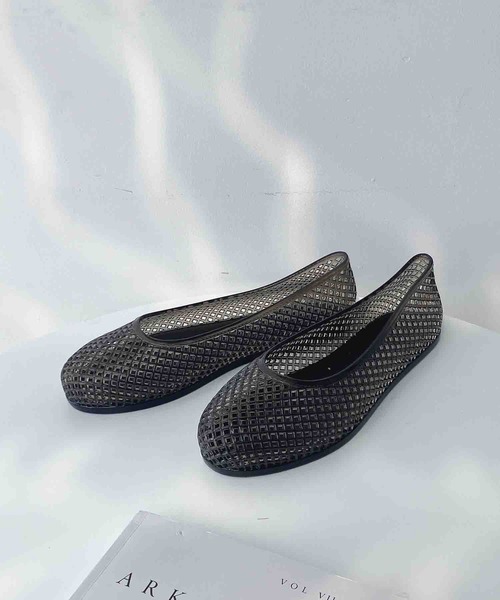 AS KNOW AS plus（アズノゥアズプラス）の「クリアメッシュフラットパンプス（パンプス・レディース・ブラック/ホワイト/ネイビー/グレー・L/M）」の12枚目の写真