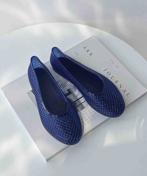 AS KNOW AS plus（アズノゥアズプラス）の「クリアメッシュフラットパンプス（パンプス・レディース・ブラック/ホワイト/ネイビー/グレー・L/M）」の15枚目の写真