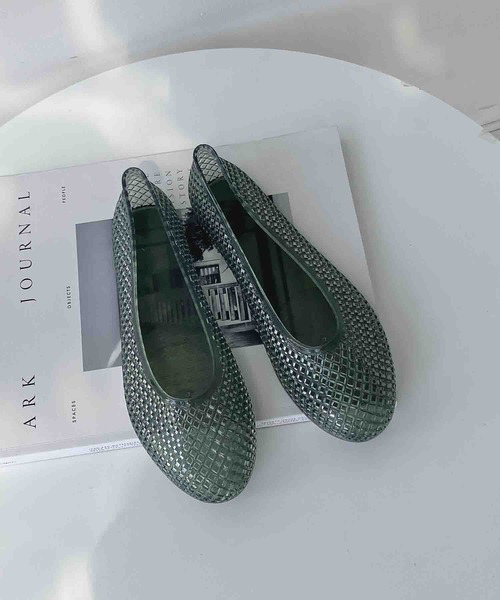 AS KNOW AS plus（アズノゥアズプラス）の「クリアメッシュフラットパンプス（パンプス・レディース・ブラック/ホワイト/ネイビー/グレー・L/M）」の5枚目の写真