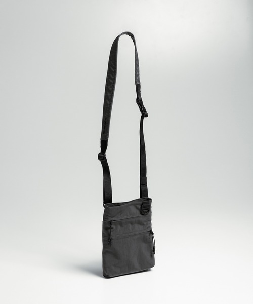 +phenix(プラスフェニックス)の「+phenix(プラスフェニックス) UTILITY SACOCHE / ユーティリティ サコッシュ(ショルダーバッグ・メンズ・ブラック/グレー・ONE SIZE)」の1枚目の写真