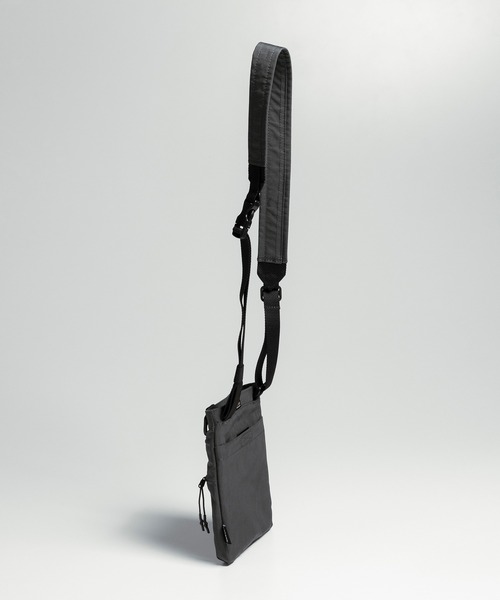 +phenix(プラスフェニックス)の「+phenix(プラスフェニックス) UTILITY SACOCHE / ユーティリティ サコッシュ(ショルダーバッグ・メンズ・ブラック/グレー・ONE SIZE)」の7枚目の写真