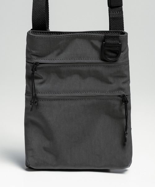 +phenix(プラスフェニックス)の「+phenix(プラスフェニックス) UTILITY SACOCHE / ユーティリティ サコッシュ(ショルダーバッグ・メンズ・ブラック/グレー・ONE SIZE)」の8枚目の写真
