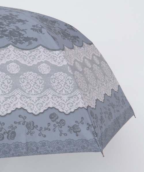 axes femme（アクシーズファム）の「レース柄晴雨兼用ショート傘（長傘・レディース・チャコール/ラベンダー・FREE）」の4枚目の写真