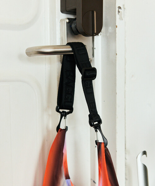 BAGGU(バグー)の「BAGGU/バグゥ Attachable Strap(ショルダーバッグ・メンズ・ブラウン/キャメル/ブラック/その他9・ONE SIZE)」の14枚目の写真