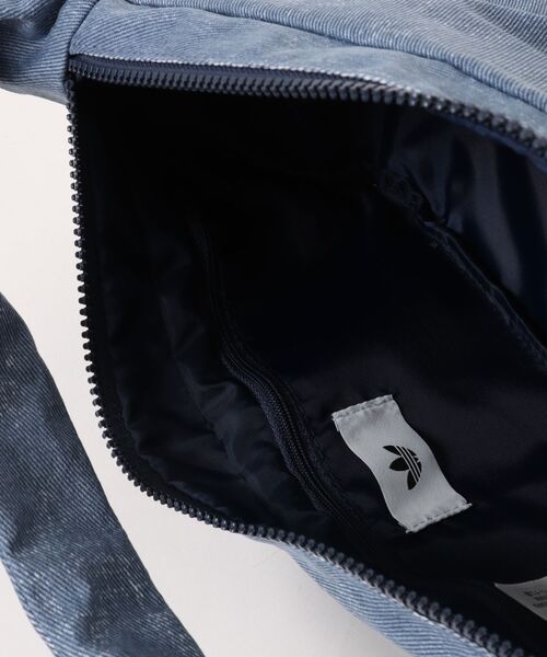 adidas(アディダス)の「adidas アディダス U SMALL SHOULDER DNM BAG バッグ KE0684 LIGHTDENIM(ボディバッグ/ウエストポーチ・メンズ・ブルー・FREE)」の4枚目の写真