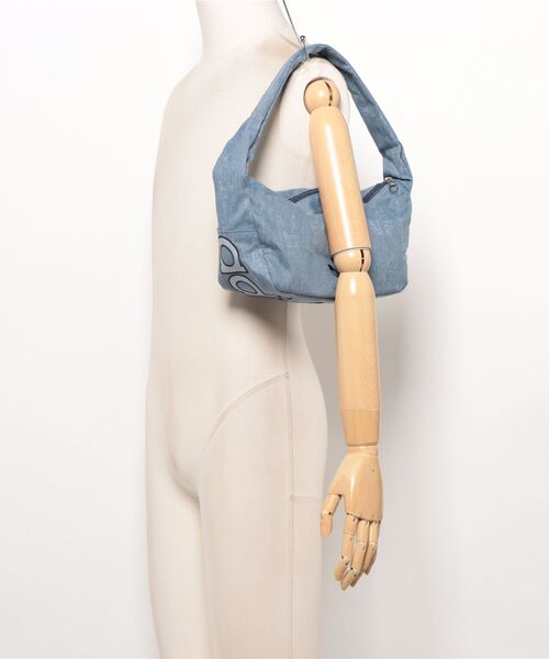 adidas(アディダス)の「adidas アディダス U SMALL SHOULDER DNM BAG バッグ KE0684 LIGHTDENIM(ボディバッグ/ウエストポーチ・メンズ・ブルー・FREE)」の5枚目の写真