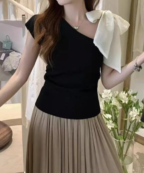 SHEPP(シープ)の「【ワンショルダー】リボンストラップ アシンメトリー デザイントップス フレンチスリーブ(Tシャツ/カットソー・レディース・イエロー/ブラック/ホワイト/レッド・F)」の1枚目の写真