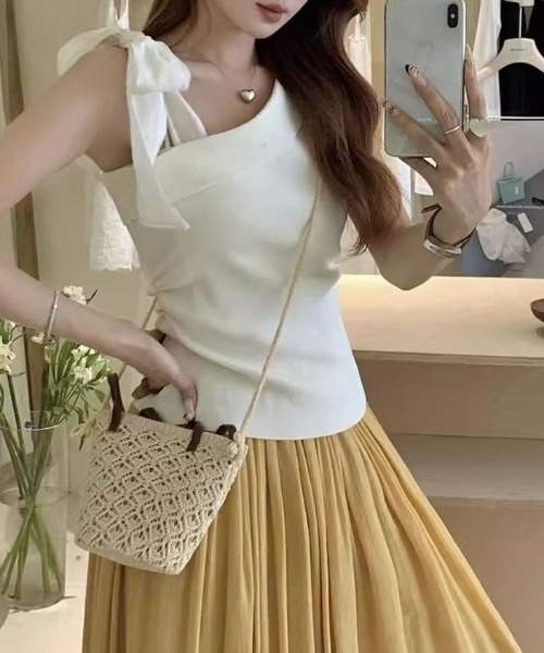 SHEPP(シープ)の「【ワンショルダー】リボンストラップ アシンメトリー デザイントップス フレンチスリーブ(Tシャツ/カットソー・レディース・イエロー/ブラック/ホワイト/レッド・F)」の5枚目の写真