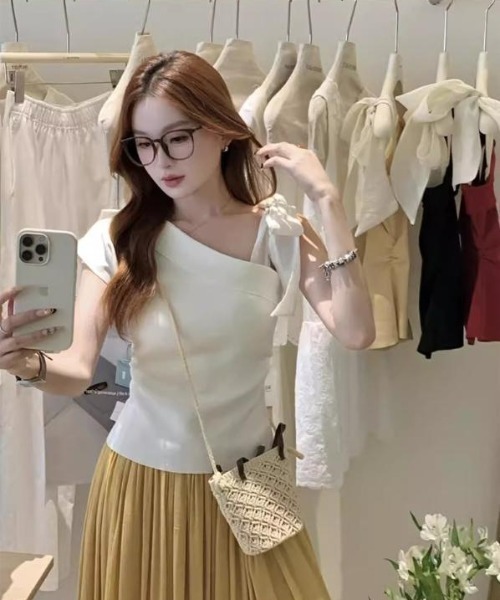 SHEPP(シープ)の「【ワンショルダー】リボンストラップ アシンメトリー デザイントップス フレンチスリーブ(Tシャツ/カットソー・レディース・イエロー/ブラック/ホワイト/レッド・F)」の18枚目の写真