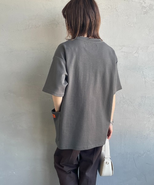 UNIVERSAL OVERALL（ユニバーサルオーバーオール）の「[UNIVERSAL OVERALL/ユニバーサルオーバーオール] 別注 ポンチカバーオールTシャツ（Tシャツ/カットソー・レディース・オフホワイト/ブラック/ライトグレー/チャコールグレー・L/M/S）」の7枚目の写真
