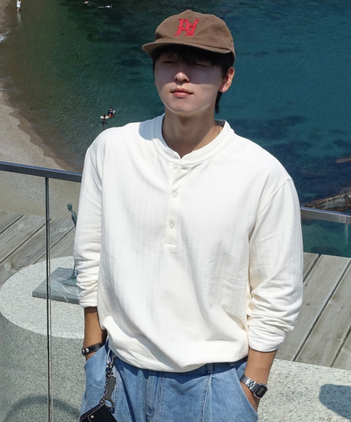 MINDBRIDGE（マインドブリッジ）の「ジャカードヘンリーネックセミオーバーティーシャツ（Tシャツ/カットソー・メンズ・ホワイト・95/100/105/110）」の2枚目の写真