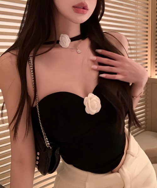 Mejoul(メジュール)の「【2026春夏新作】ローズモチーフチョーカーデザインベアトップ(チューブトップ・レディース・ホワイト/ブラック・F)」の11枚目の写真