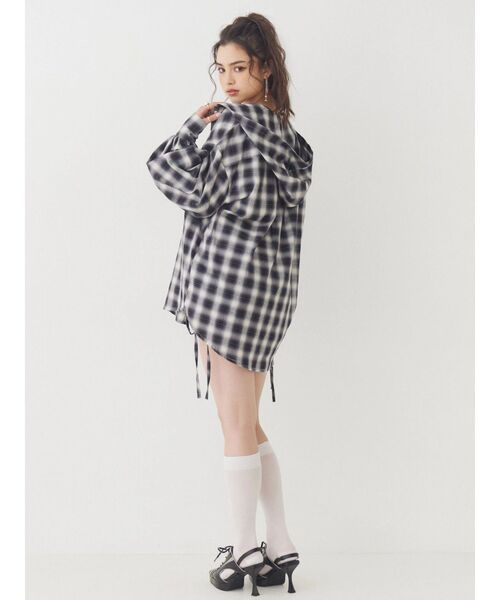 EVRIS(エヴリス)の「フーディーチェックオーバーサイズシャツ【セットアップ着用可能】 春服(シャツ/ブラウス・レディース・レッド/ブラック・FREE)」の6枚目の写真