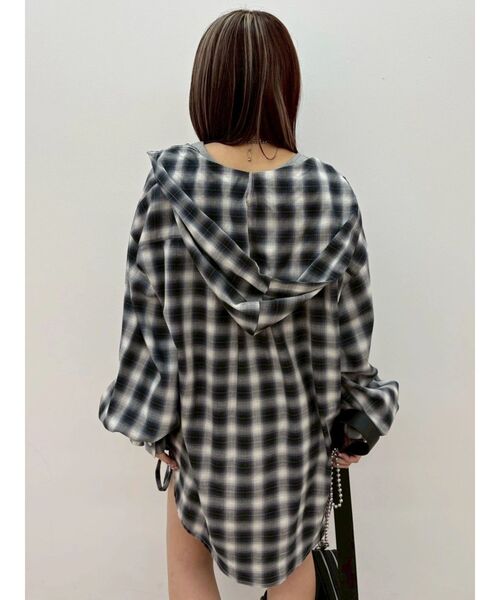 EVRIS(エヴリス)の「フーディーチェックオーバーサイズシャツ【セットアップ着用可能】 春服(シャツ/ブラウス・レディース・レッド/ブラック・FREE)」の13枚目の写真