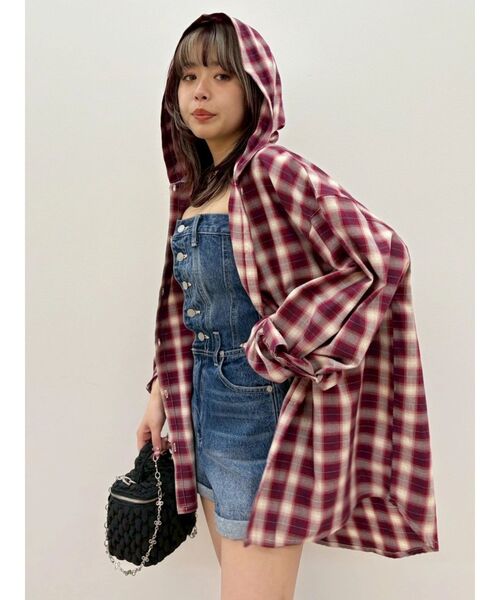 EVRIS(エヴリス)の「フーディーチェックオーバーサイズシャツ【セットアップ着用可能】 春服(シャツ/ブラウス・レディース・レッド/ブラック・FREE)」の2枚目の写真