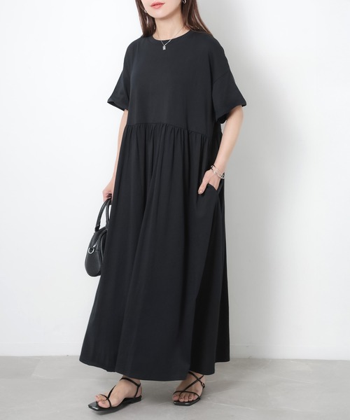 Riberry(リベリー)の「ウエストギャザー切替Tシャツワンピース(ワンピース・レディース・ブラック/グレイッシュベージュ・MEDIUM)」の18枚目の写真