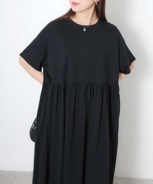 Riberry(リベリー)の「ウエストギャザー切替Tシャツワンピース(ワンピース・レディース・ブラック/グレイッシュベージュ・MEDIUM)」の11枚目の写真