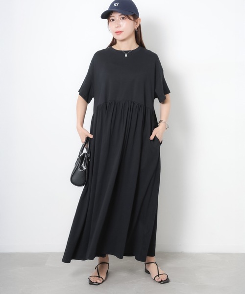Riberry(リベリー)の「ウエストギャザー切替Tシャツワンピース(ワンピース・レディース・ブラック/グレイッシュベージュ・MEDIUM)」の4枚目の写真