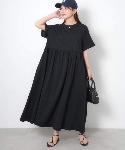 Riberry(リベリー)の「ウエストギャザー切替Tシャツワンピース(ワンピース・レディース・ブラック/グレイッシュベージュ・MEDIUM)」の9枚目の写真