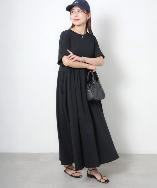 Riberry(リベリー)の「ウエストギャザー切替Tシャツワンピース(ワンピース・レディース・ブラック/グレイッシュベージュ・MEDIUM)」の12枚目の写真