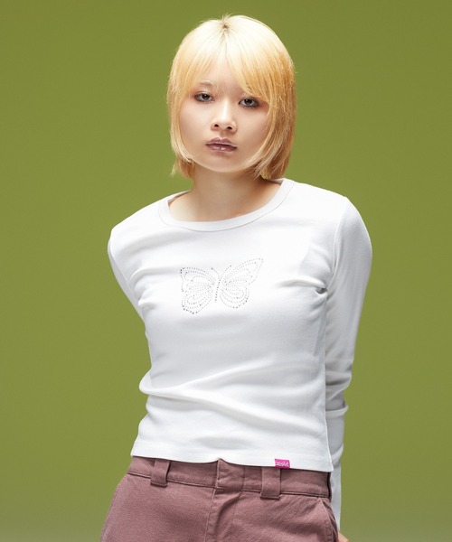 X-girl（エックスガール）の「RHINESTONE BUTTERFLY L/S BABY TEE（Tシャツ/カットソー・レディース・ブラウン/ホワイト/ブラック・S/M）」の2枚目の写真