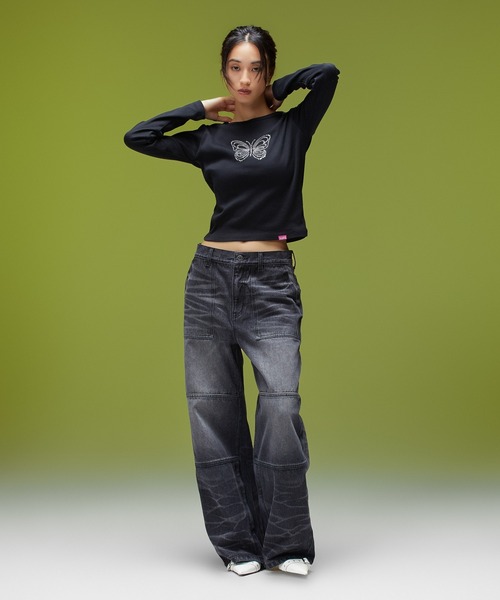 X-girl（エックスガール）の「RHINESTONE BUTTERFLY L/S BABY TEE（Tシャツ/カットソー・レディース・ブラウン/ホワイト/ブラック・S/M）」の17枚目の写真