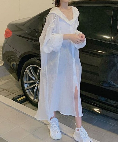 mielu(ミエル)の「シアーフーディーロングシャツ(シャツ/ブラウス・レディース・ベージュ/イエロー・LARGE/MEDIUM)」の11枚目の写真