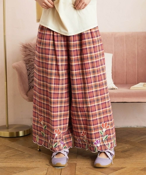 Jocomomola(ホコモモラ)の「Dulcinea チェックスカラップ刺繍入りワイドパンツ(その他パンツ・レディース・オレンジ/グリーン・40)」の19枚目の写真