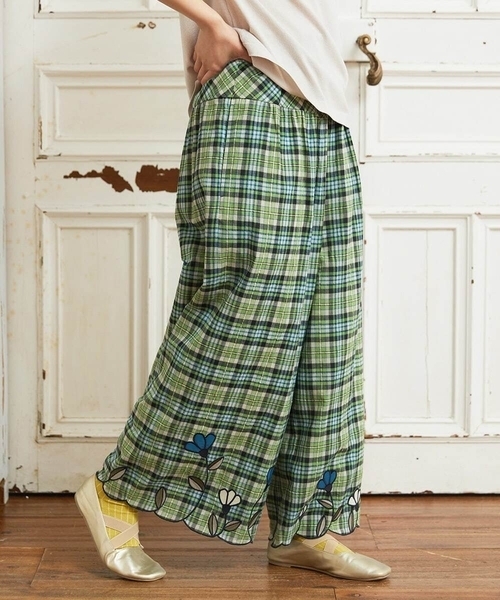 Jocomomola(ホコモモラ)の「Dulcinea チェックスカラップ刺繍入りワイドパンツ(その他パンツ・レディース・オレンジ/グリーン・40)」の3枚目の写真